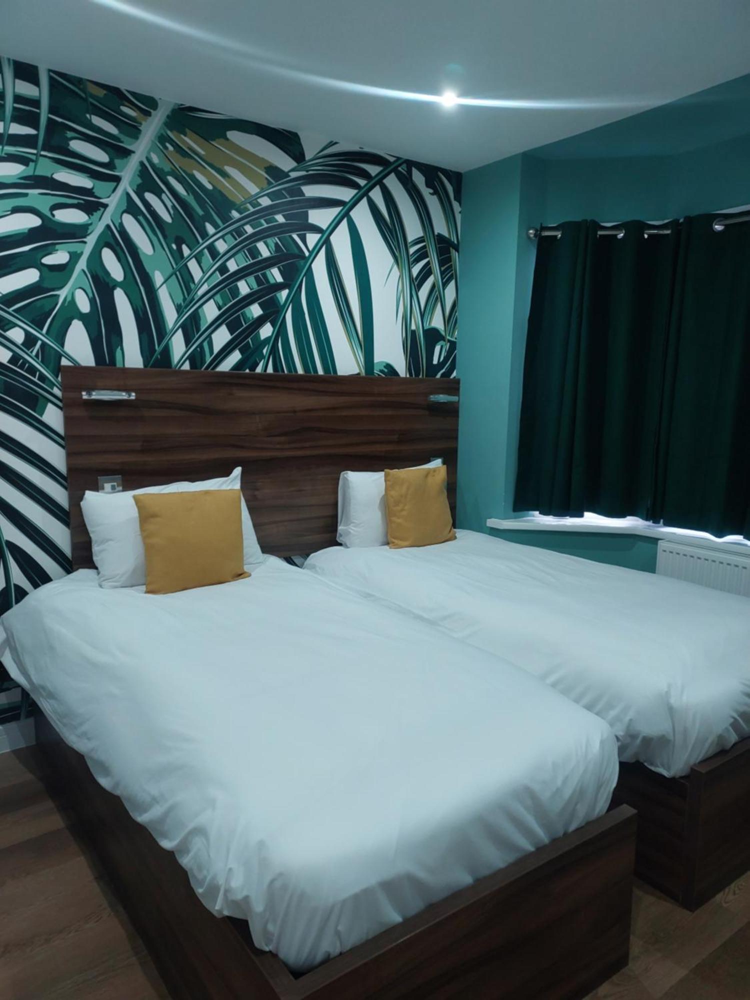 Heathrow-Windsor Guest House Slough Ngoại thất bức ảnh