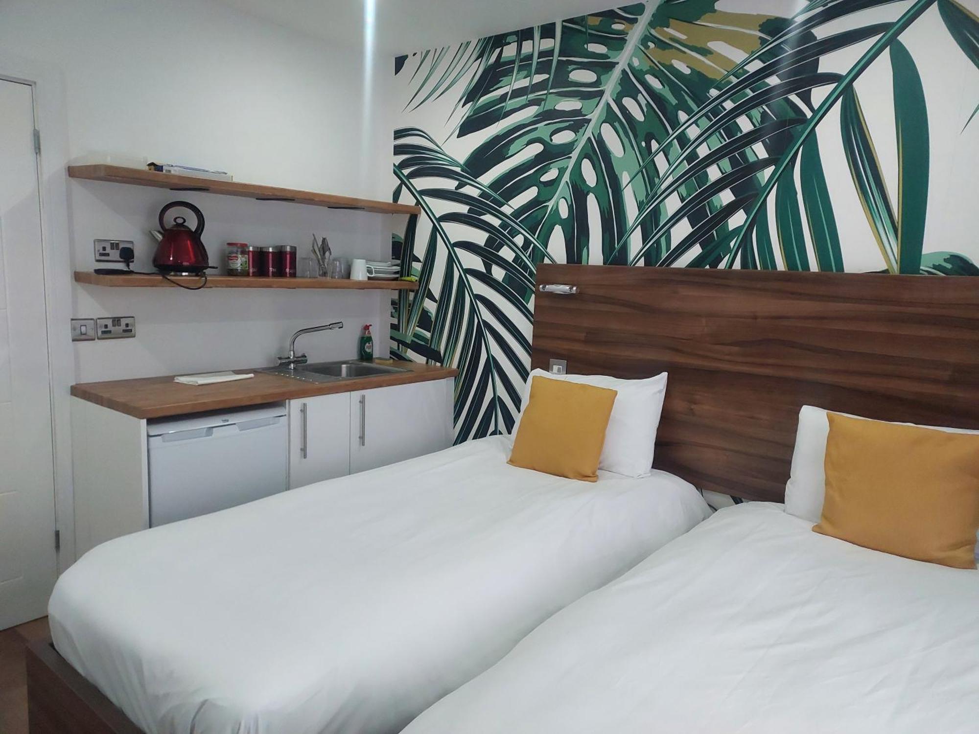 Heathrow-Windsor Guest House Slough Ngoại thất bức ảnh