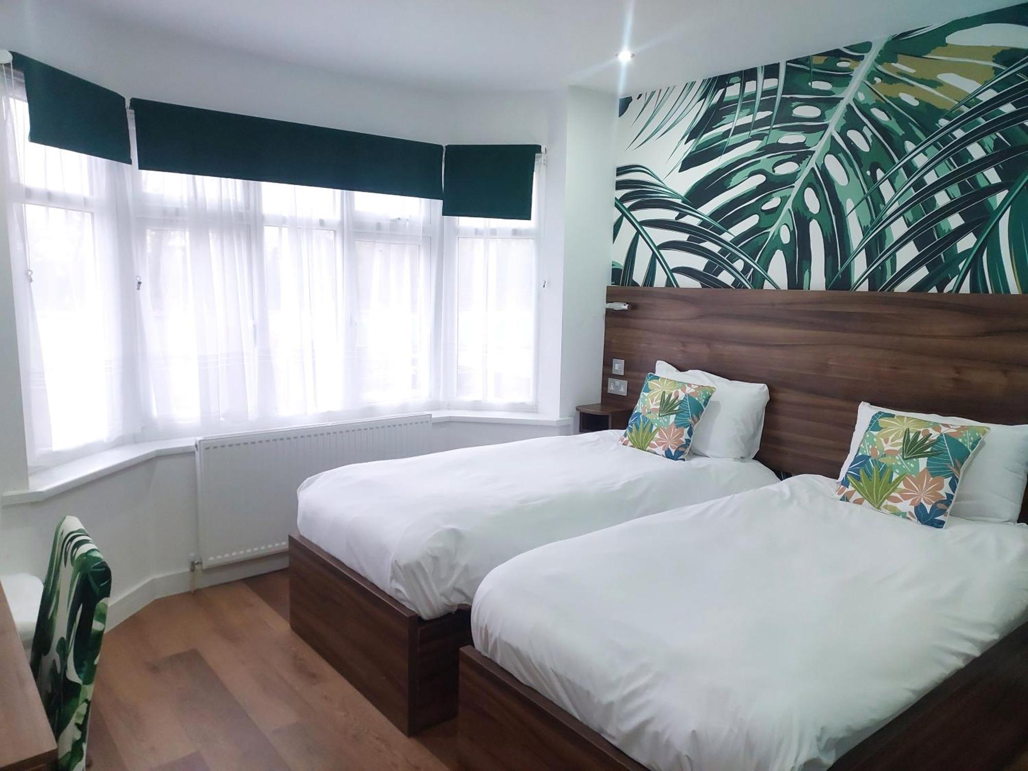Heathrow-Windsor Guest House Slough Ngoại thất bức ảnh