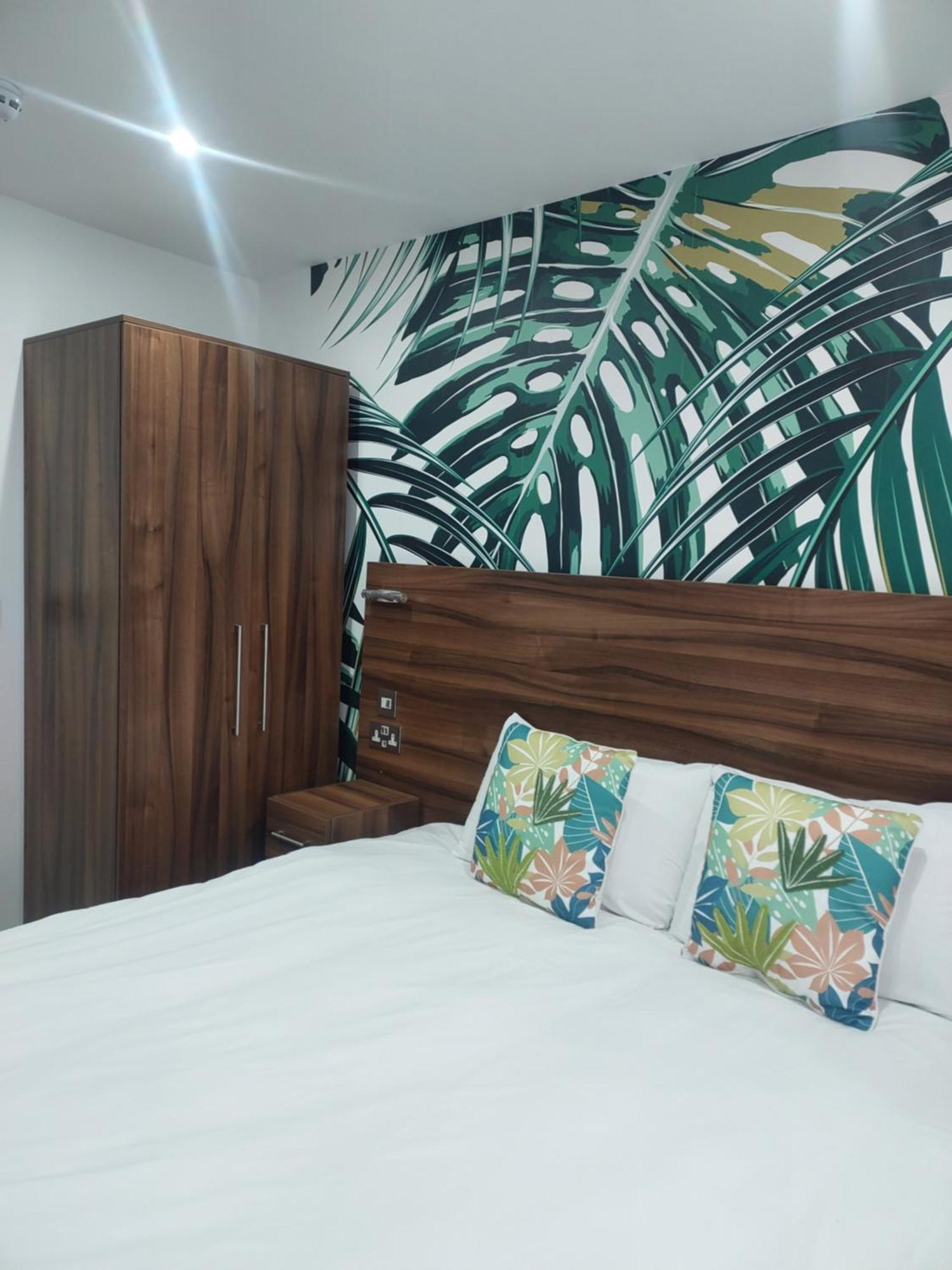 Heathrow-Windsor Guest House Slough Ngoại thất bức ảnh