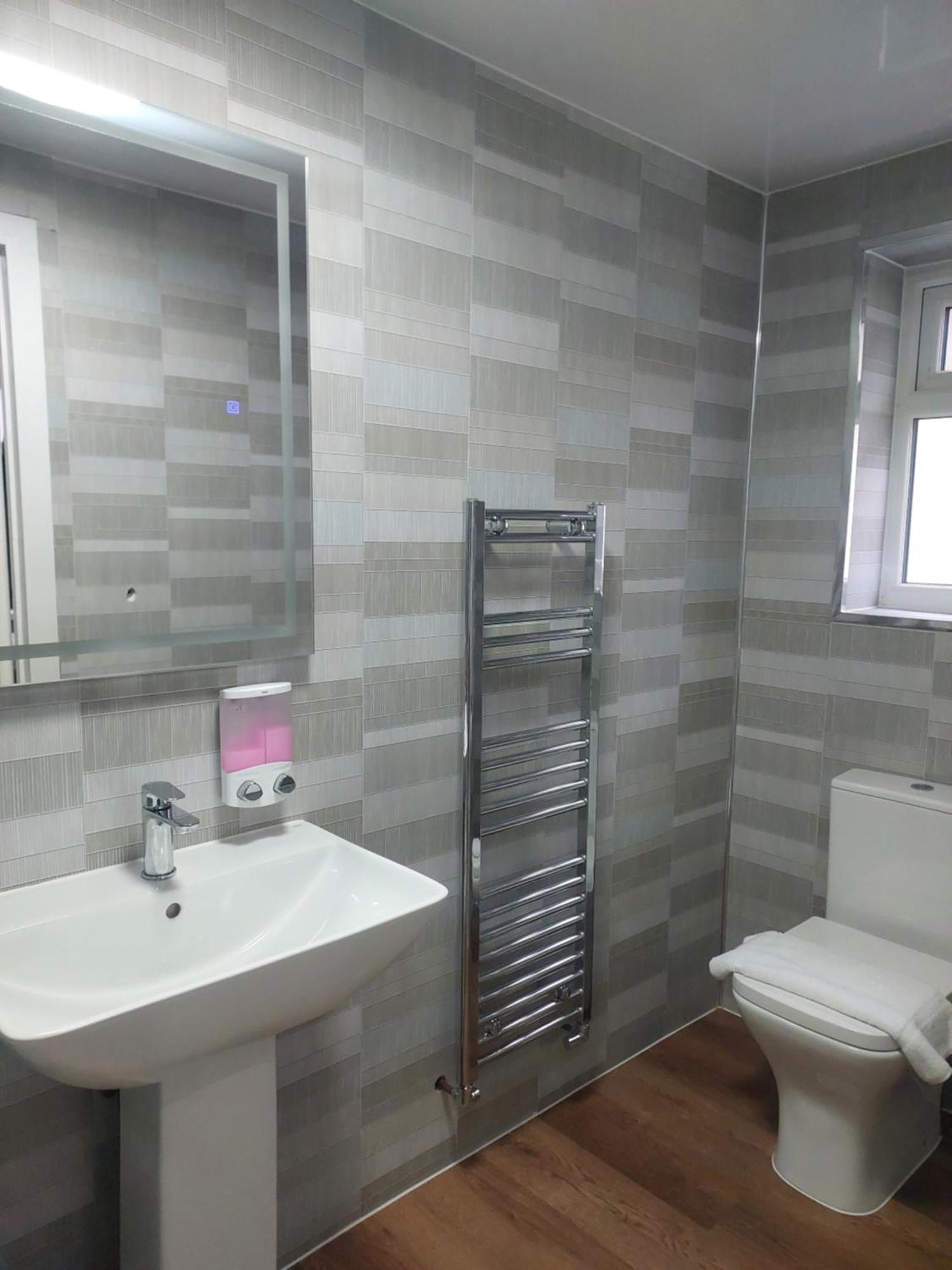 Heathrow-Windsor Guest House Slough Ngoại thất bức ảnh