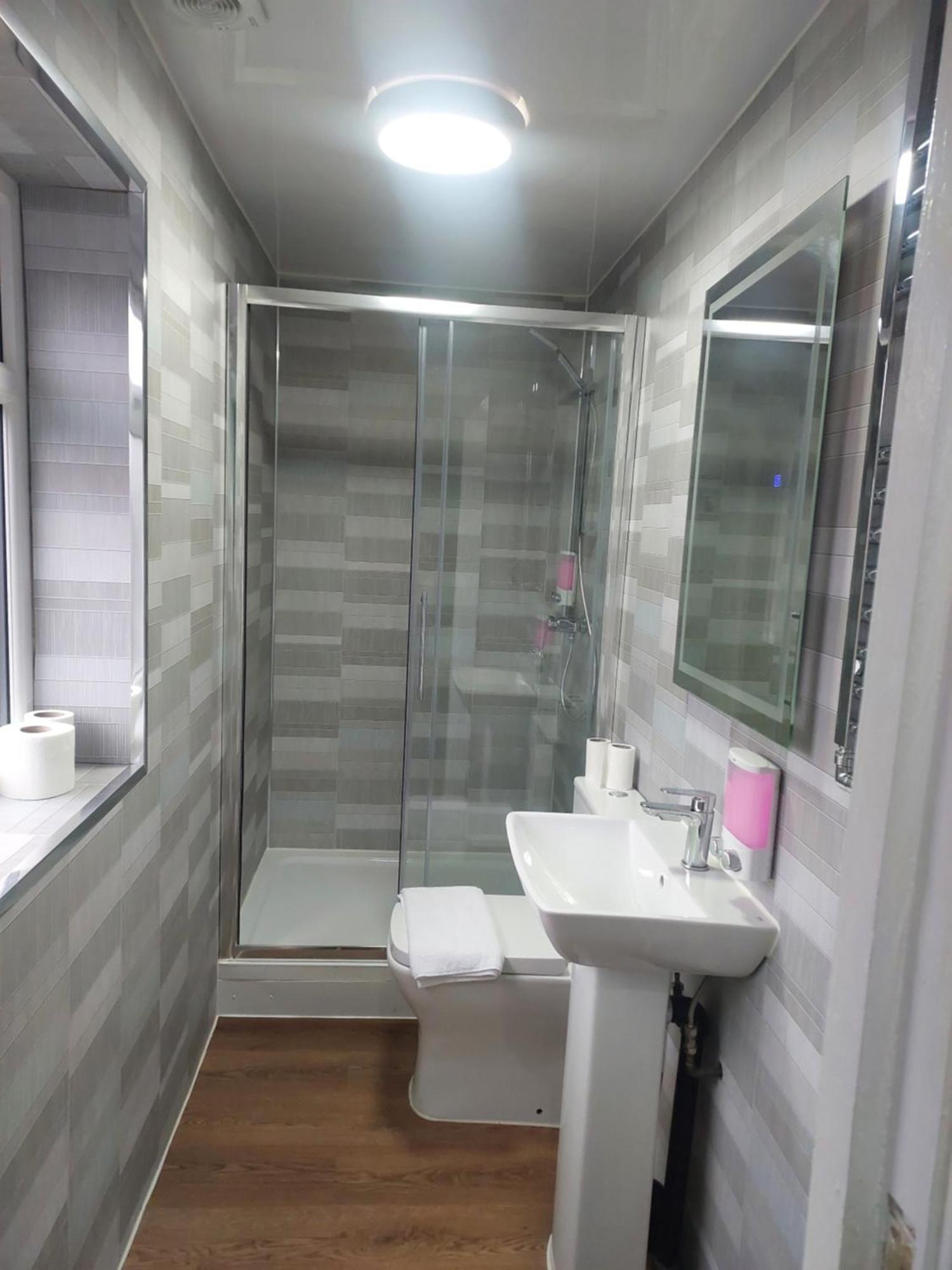Heathrow-Windsor Guest House Slough Ngoại thất bức ảnh