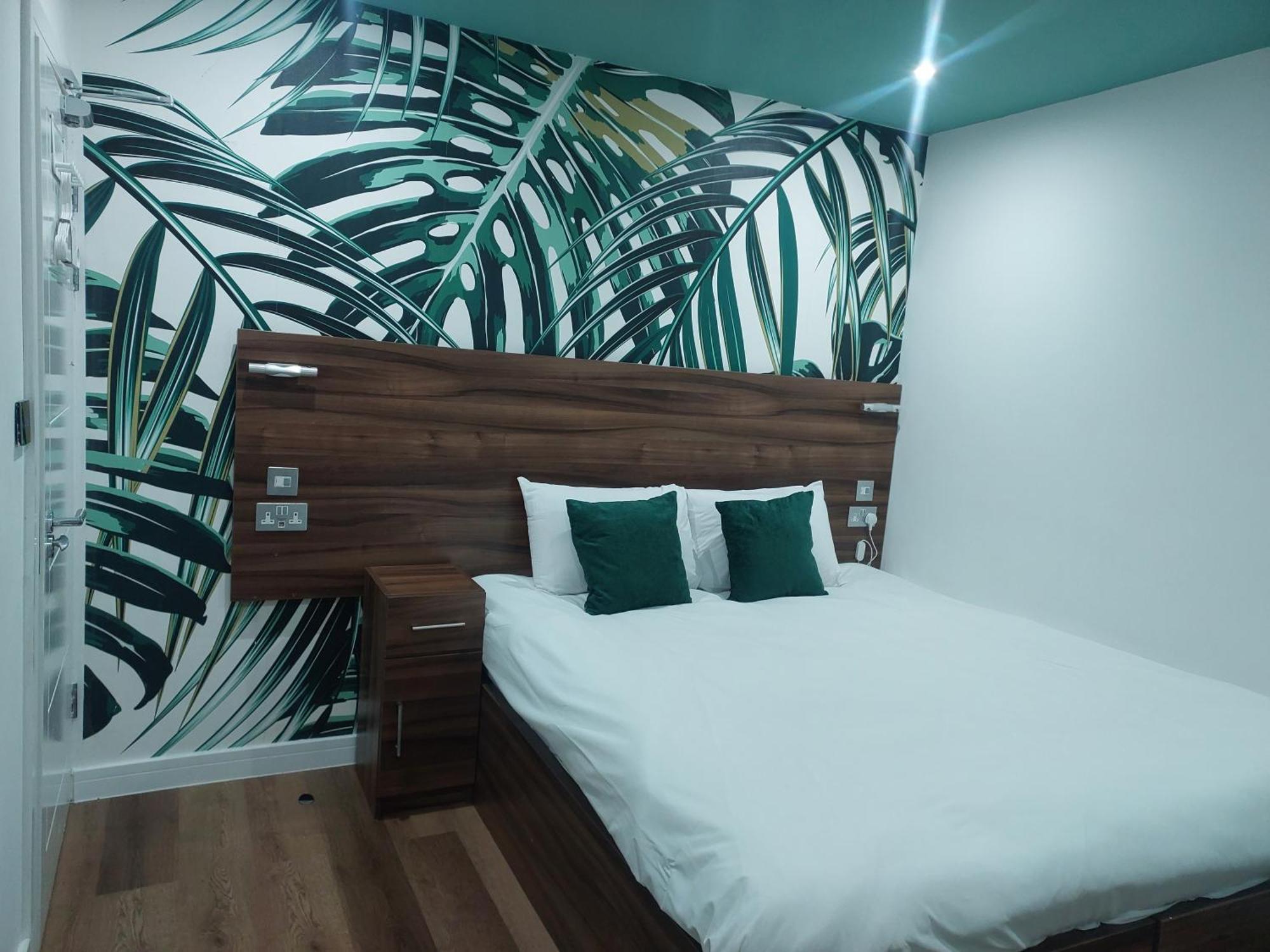 Heathrow-Windsor Guest House Slough Ngoại thất bức ảnh
