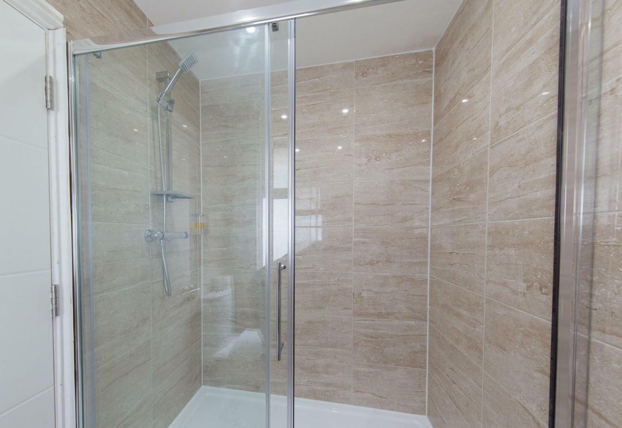 Heathrow-Windsor Guest House Slough Ngoại thất bức ảnh